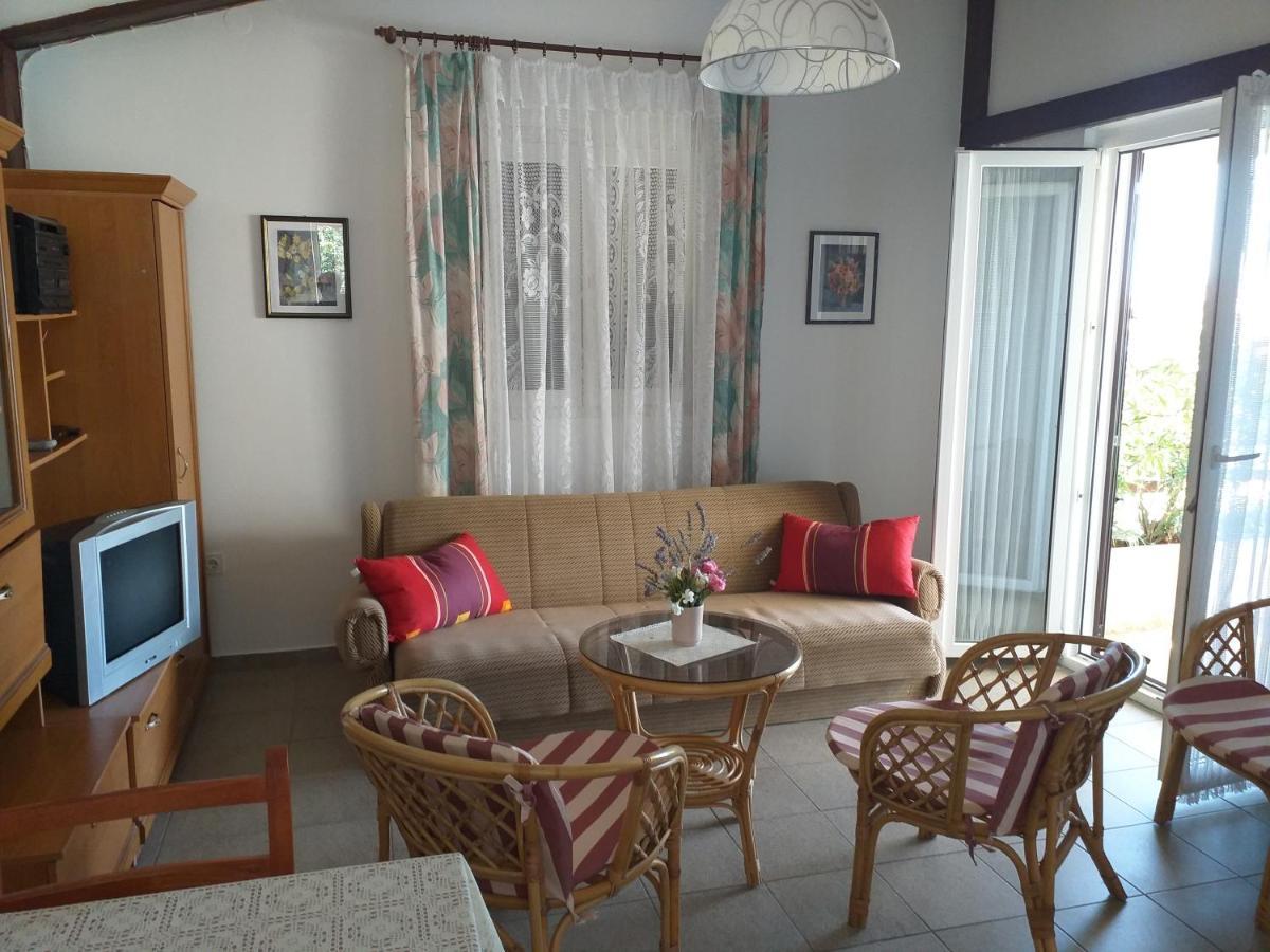 Beachfront House Nada - Happy Rentals Karlobag Exterior photo
