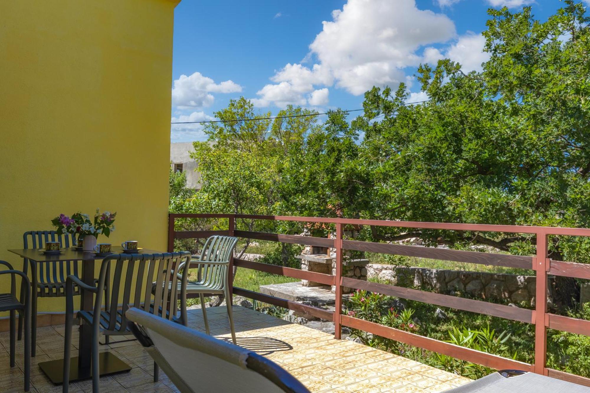 Beachfront House Nada - Happy Rentals Karlobag Exterior photo